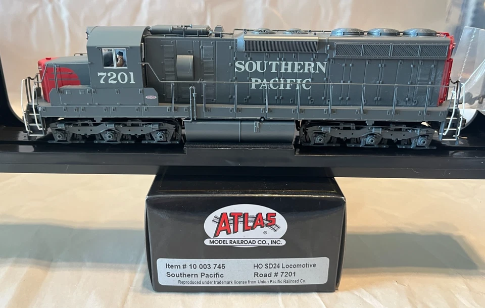 Atlas Masterline HO Scale Southern Pacific SD24 with DCC & Sound - Image 4 of 4