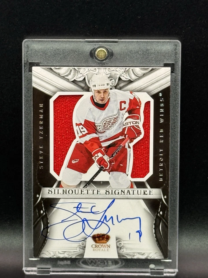 Steve Yzerman 2012-13 Panini Anthology Silhouette Signature Patch Auto #28 - Image 1 of 4