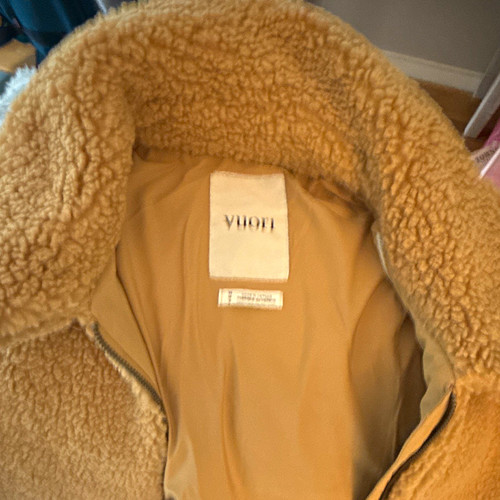 Vuori Women’s Beige Sherpa Zip Jacket w/ Pockets Relaxed Fit Size M.