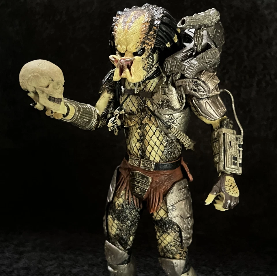 JUNGLE HUNTER PREDATOR w/SKULL • NECA PREDATOR SERIES - Image 2 of 4