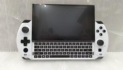 GPD WIN 4 UMPC AMD Ryzen 7 6800U 32GB 2TB SSD Windows11 White w 