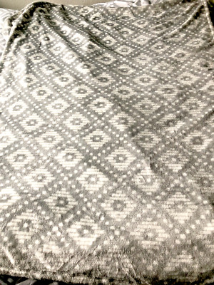 Kohls The Big One Throw Blanket 5' x 6' Color Gray with White Diamond Pattern