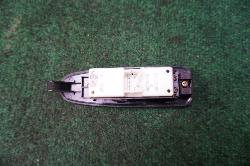 Interruptor ventana trasera derecha Isuzu Axiom 2002 2003 2004 OEM 9971221021 Foto 4 de 4