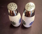 Vintage Mid Century Modern Floral Salt & Pepper Shakers Nice!!