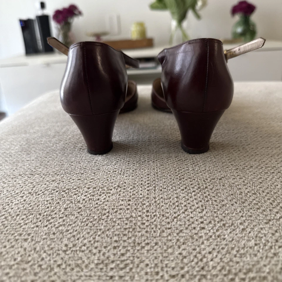 Tacones Salvatore Ferragamo para mujer de cuero marrón con correa en T talla 8,5 usados en EE. UU. Foto 4 de 4