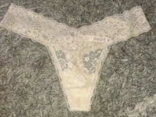 NeW Vs all over Lace thong Panty Size Large Champagne 
