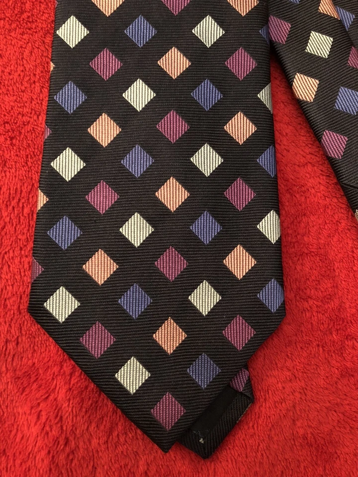 CHARLES TYRWHITT Navy Silk Tie w/ Woven  Diamond Shapes 3.75/58 Made in UK EUC - Image 2 of 4
