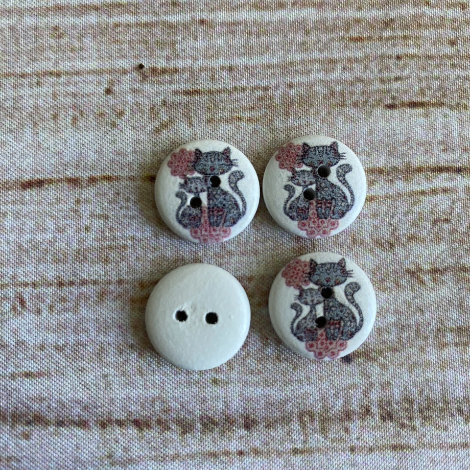 4 x Cat & Kitten Buttons ~ 1.5cm ~ 2 hole - Image 2 of 4