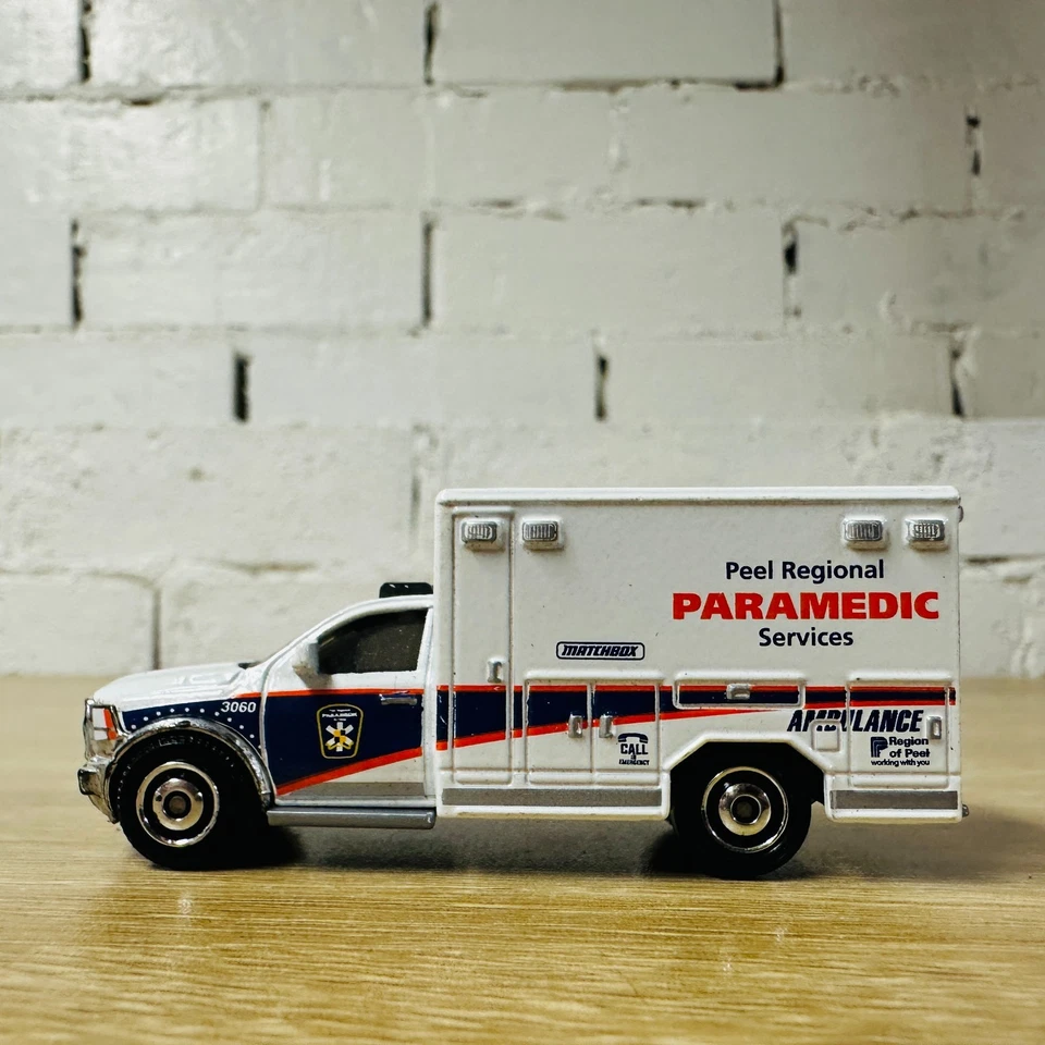 Dodge Ram Ambulance MB1310 2019 2022 piezas móviles cáscara blanca paramédico regional Foto 3 de 4