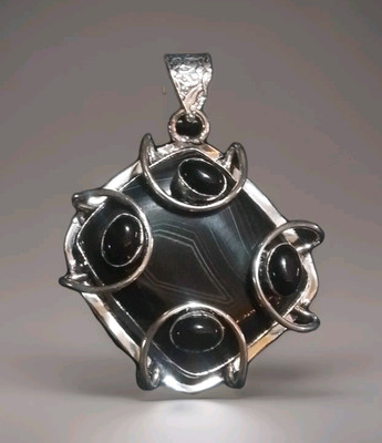 Absolut schöner gebänderter schwarzer Onyx 925 Silber Edelstein Anhänger. Square 4130