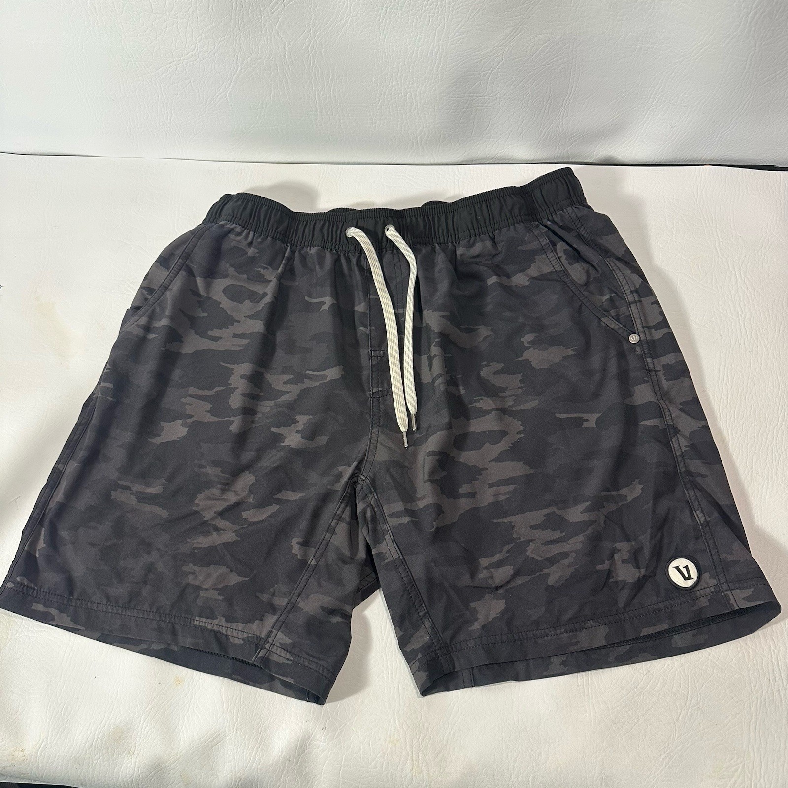 Vuori Shorts Men Sz 2XL Kore 7'' Lined Camo Zip Pocket Training V302 Gym Run