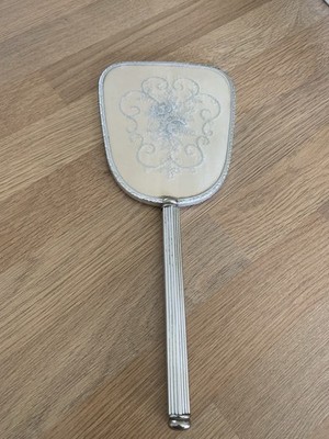 Vintage Schminktisch Hand Kosmetikspiegel Creme und Silber