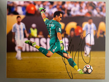 Chile Claudio Bravo Signed Autograph 11x14 COA#2