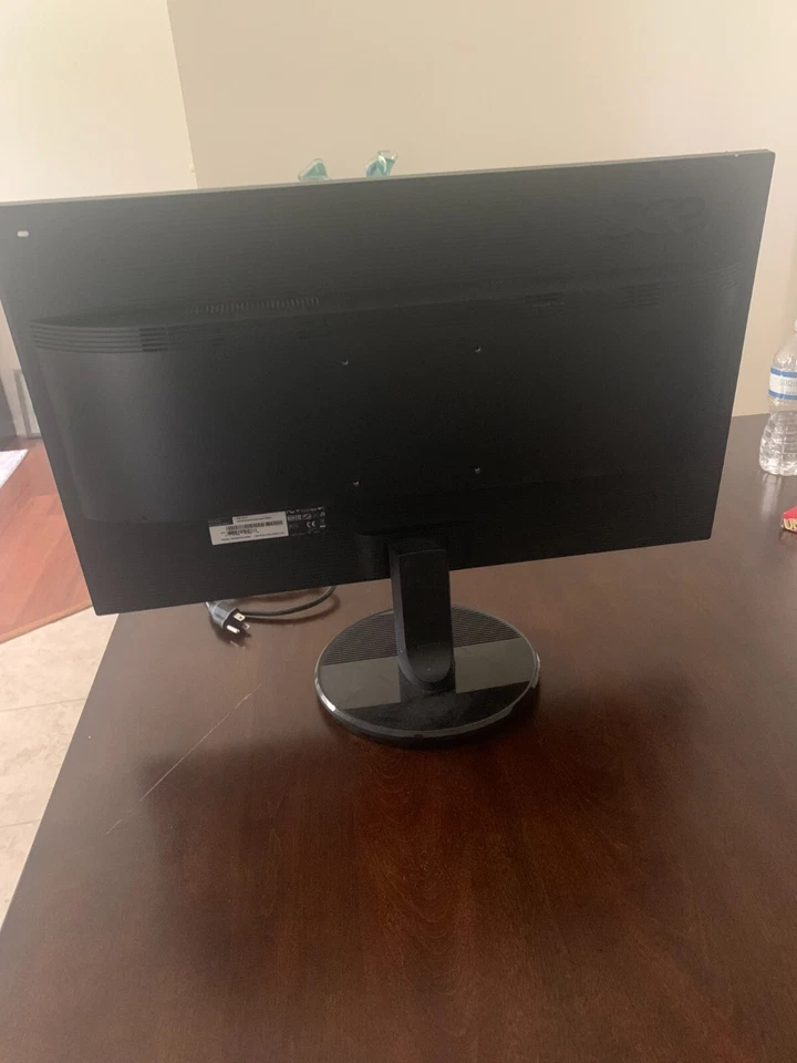 Monitors that are in good condition - includes power, input cords and stand. - Image 2 of 3