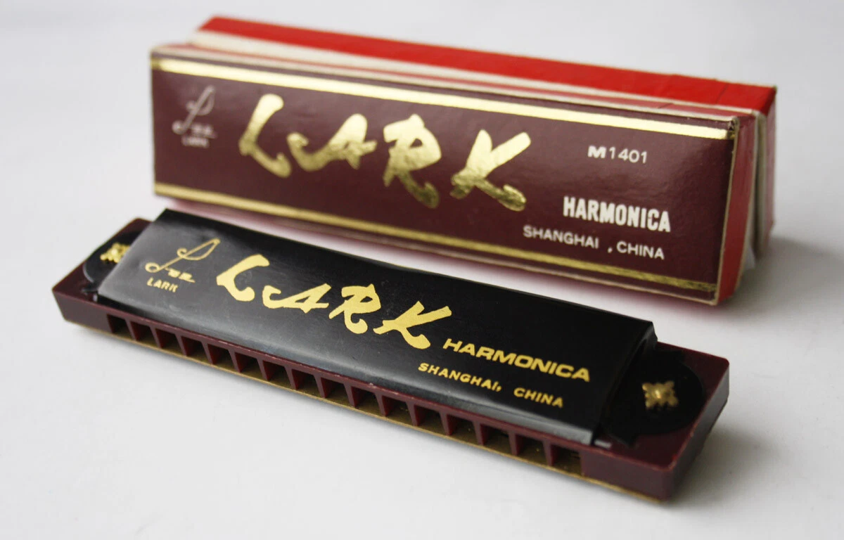 RARE VINTAGE 80 S LARK 16 HOLE HARMONICA M1401 SHANGHAI CHINA NEW