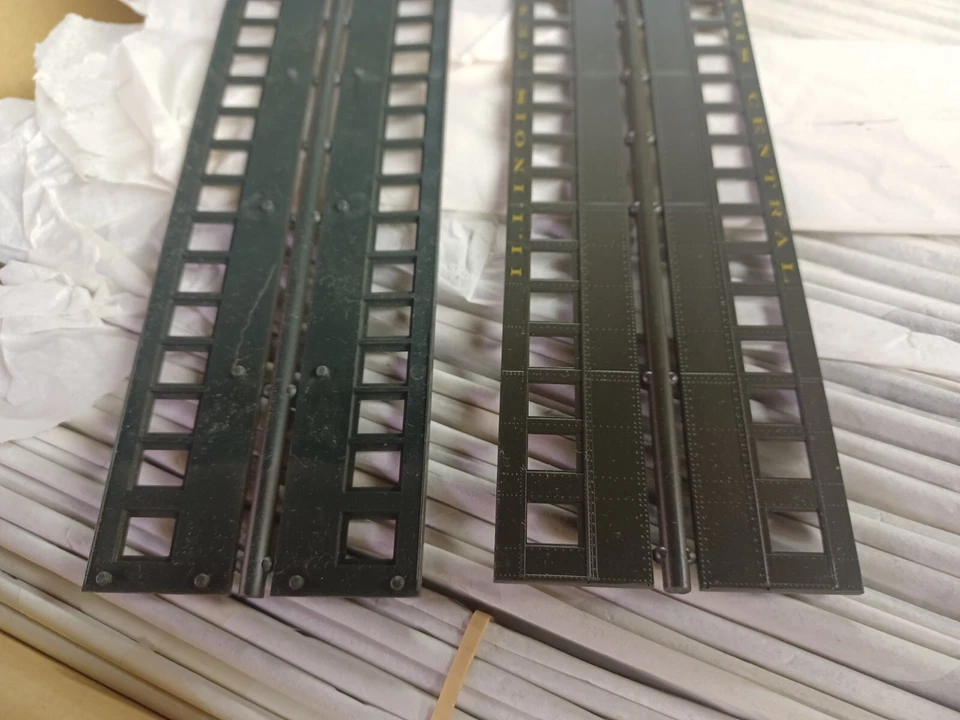 2 NOS HO scale ILLINOIS CENTRAL 22 WINDOW Passsenger Car Side Panel Set Walthers - Image 3 of 4