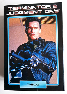Neca McFarlane Movie Maniacs Terminator 2 T-800 Arnold OVP NEU w Alien Predator