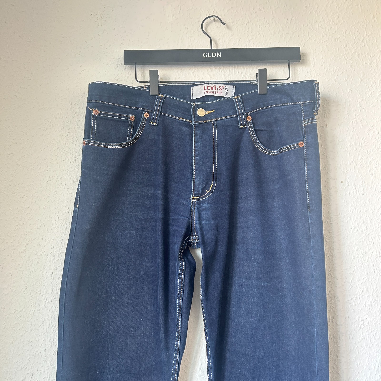 jeans image 3
