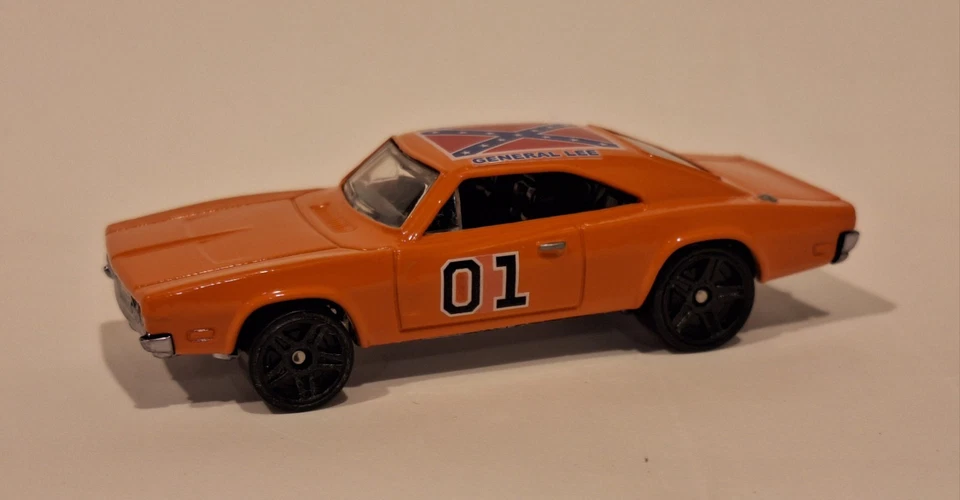 Dodge Charger 1969 Hot Wheels "General Lee Dukes of Hazzard" personalizado #2 Foto 2 de 4