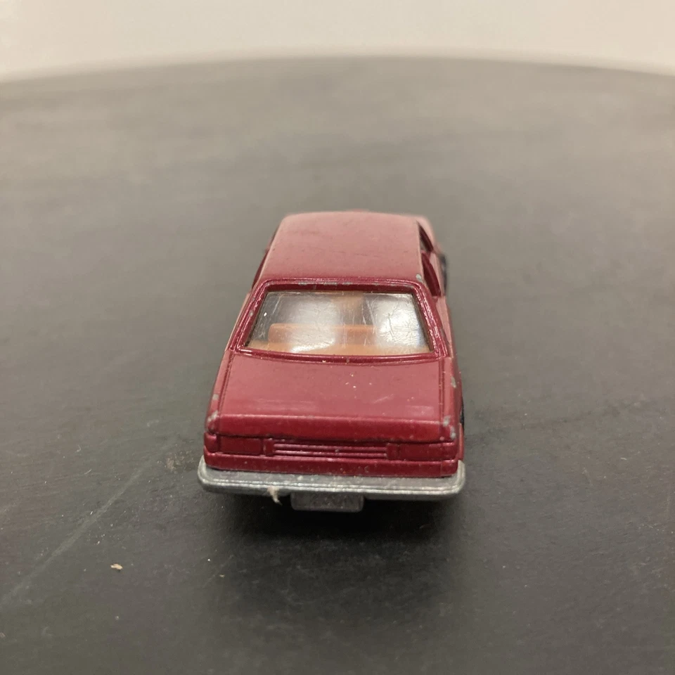 Vintage Tomica BMW 320i No F43 Diecast Maroon Color Loose VG - Image 2 of 4
