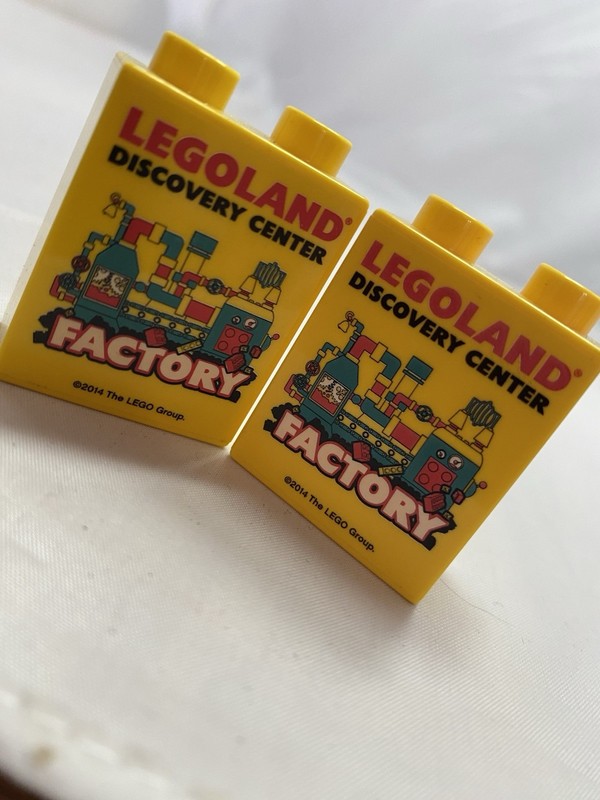 (2) LEGO Duplo Brick LEGOLAND Discovery Center Factory 2014