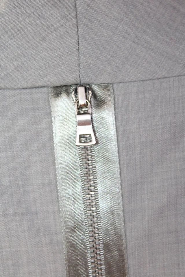 Vestido Magaschoni Para Mujer Cremallera Trasera Sin Mangas Cuello en V Gris Lana Talla 12 Foto 4 de 4