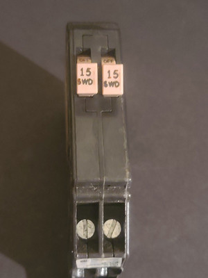 Cutler Hammer CHT1515 15 Amp Plastic Foot Circuit Breaker Twin Single Pole