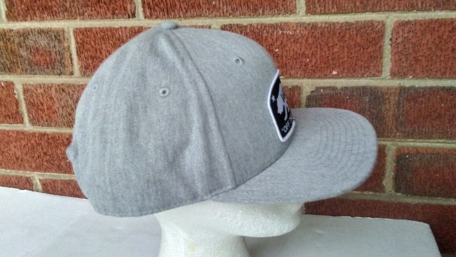 Vans Off The Wall Bear Patch Gray Adjustable Snap… - image 2