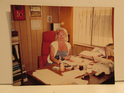 VINTAGE FOUND PHOTOGRAPH COLOR ART OLD PHOTO OFFICE SECRETARY WOMAN CIGARETTES
