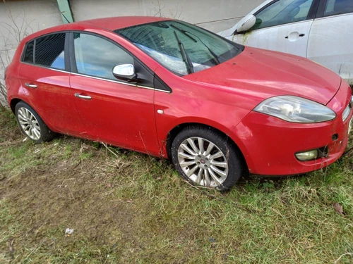 Fiat Bravo 1.6L Whole Car For Spares And Repair - Picture 2 of 3