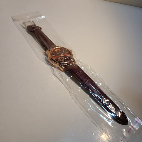 Elegant Red Quartz Watch with Crystals and a Leather Strap, Roman Numerals. - Picture 14 of 16