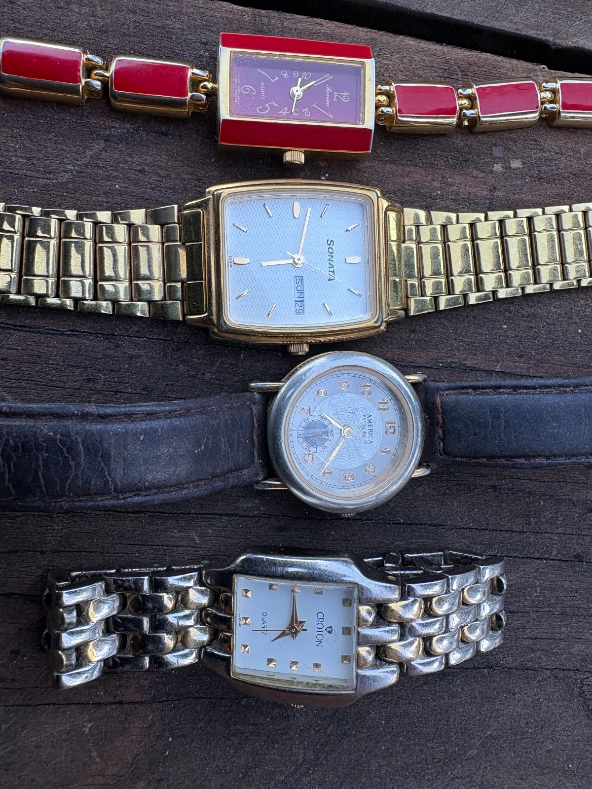 Ladies Wristwatches 4 Lot Of - VintageWatches.PK Ladies Wristwatches 4 Lot Of - vintagewatches.pk