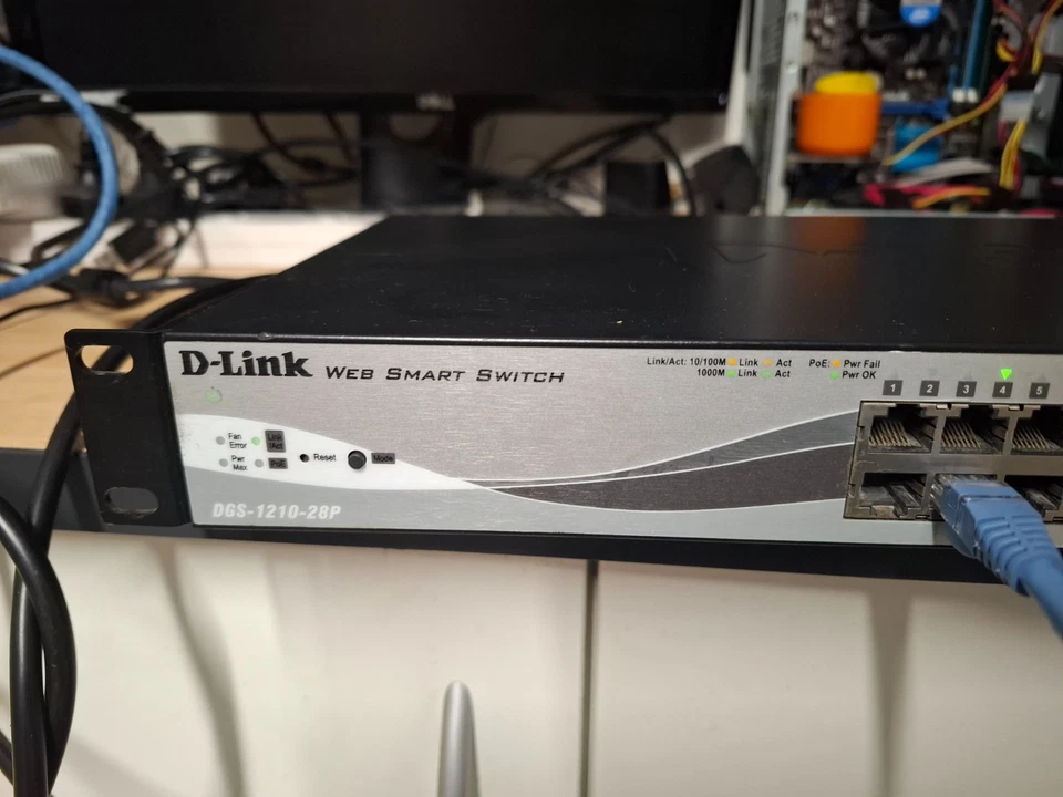 D-Link DGS-1210-28P 28-Port Gigabit Smart Managed PoE Switch - image 2 of 4