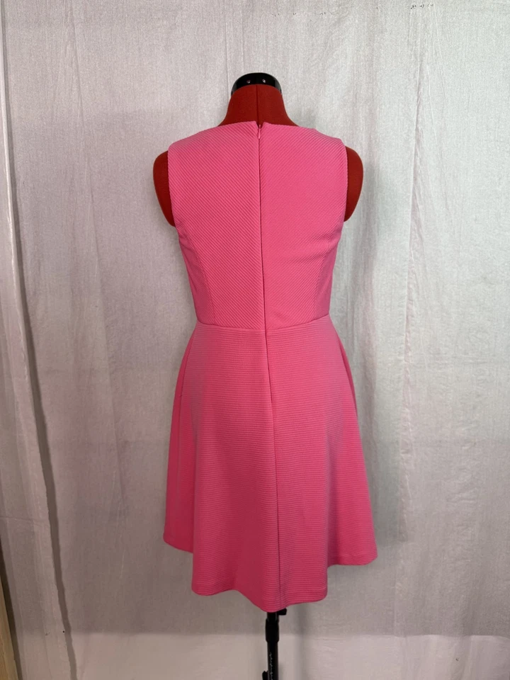 Vestido Corto ELLE Talla 4 Para Mujer Rosa Sin Mangas Sobrepelliz Cuello Vieira D338 Foto 4 de 4
