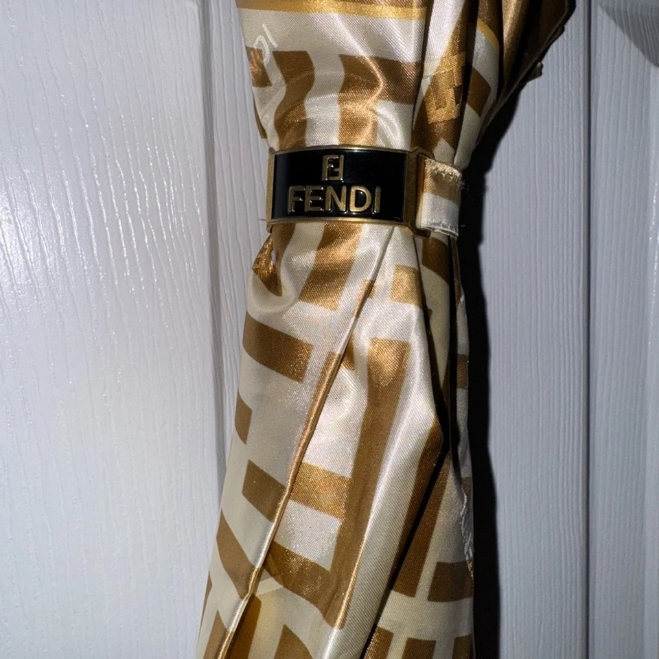 Auténtico Paraguas Grande Fendi Zucca Logo Multicolor Unisex Foto 3 de 4