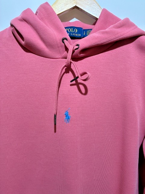 PONY Polo Ralph Lauren uomo felpa con cappuccio taglia small . Top rosa salmone con frangia blu