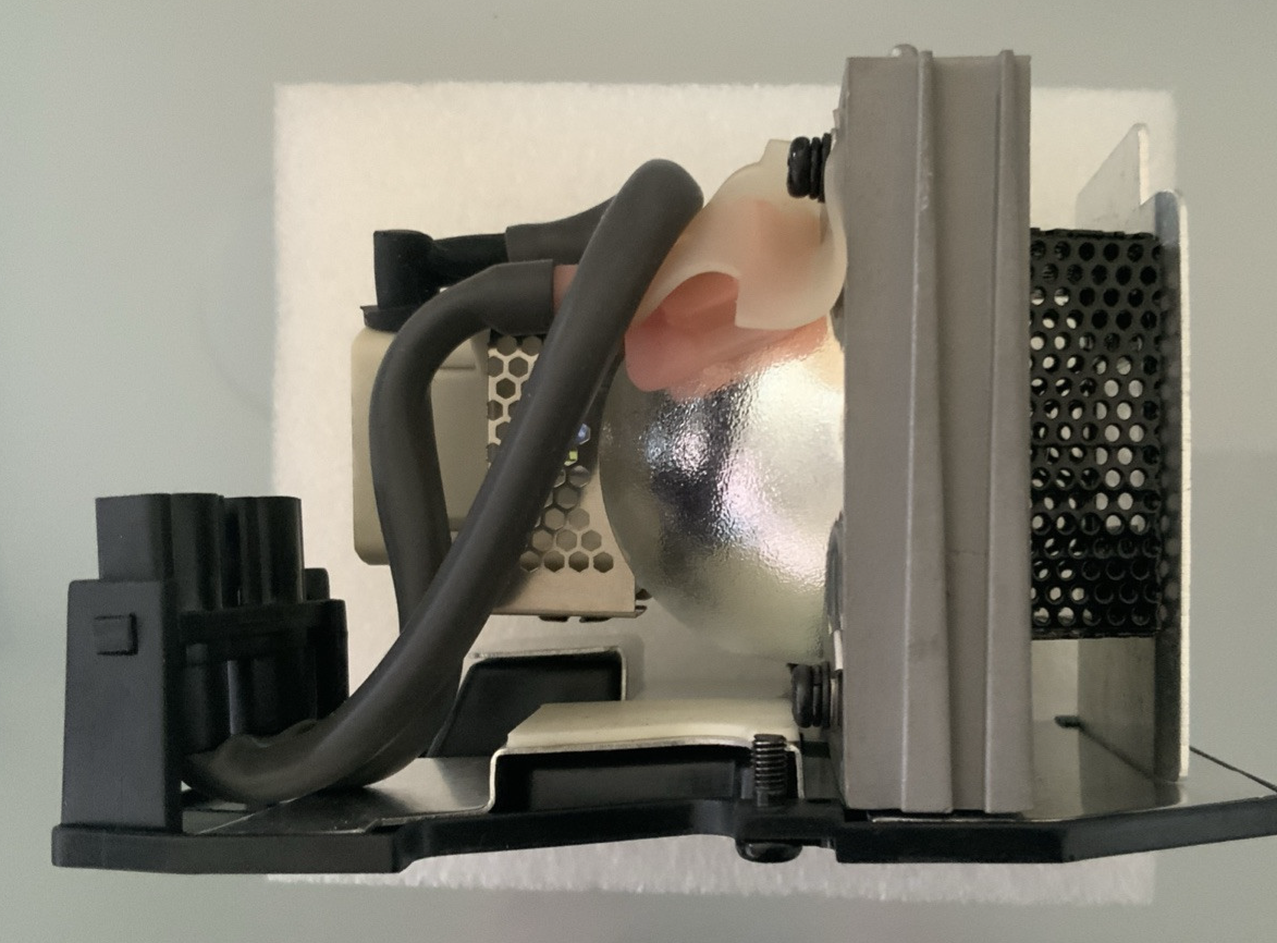 Video7 VPL246 Replacement Projector Lamp - Toshiba Projector TDP