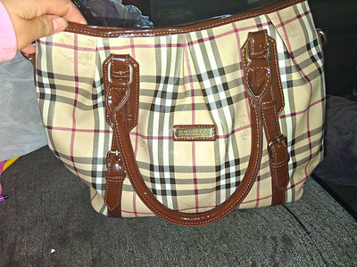 Burberry Haymarket Large Plaid Tote Beige/Brown Zip Closure w/ Pouch