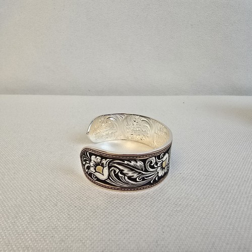 Montana Silversmiths Leathercut Tri-Colored Floral Cuff Bracelet Western Coastal - Picture 3 of 9