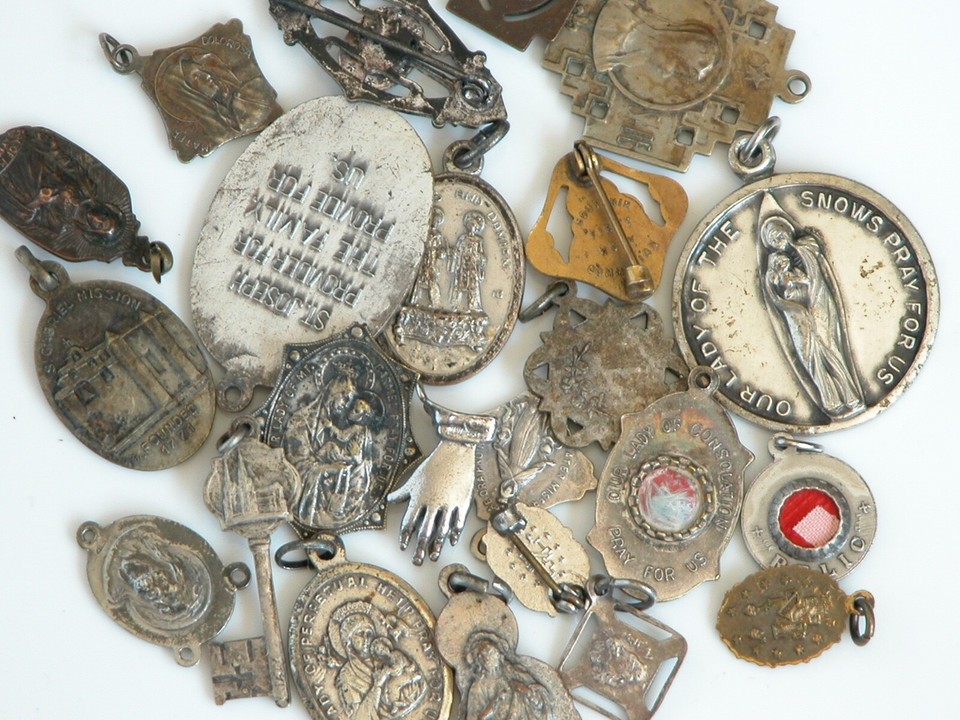 25 Pc Vtg Religious Medals Medallions Pendants Charms Pins Relics