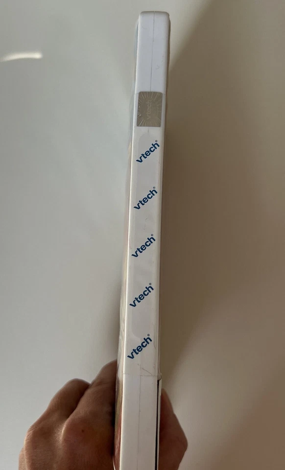 vtech Mobigo Touch Learning  DreamWorks Madagascar 3  4-7 Years  New In Case - Image 3 of 3