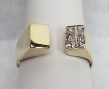 WONDERFUL 14K GOLD  DIAMOND HORSE SHOE RING SIZE 9
