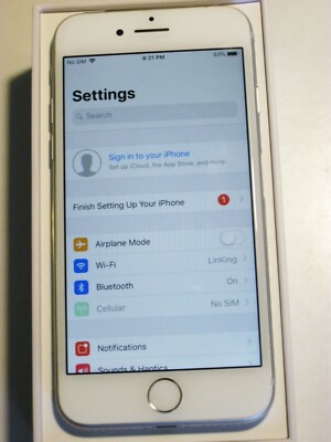 Excellent Silver 64gb Unlocked Iphone 8, A1863 Bundle!! IOS 12.1.3