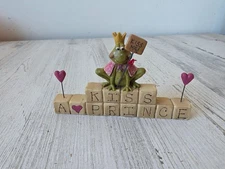 Vintage Suzi kiss Prince frog blossom bucket statue figurine Valentine's Day dec