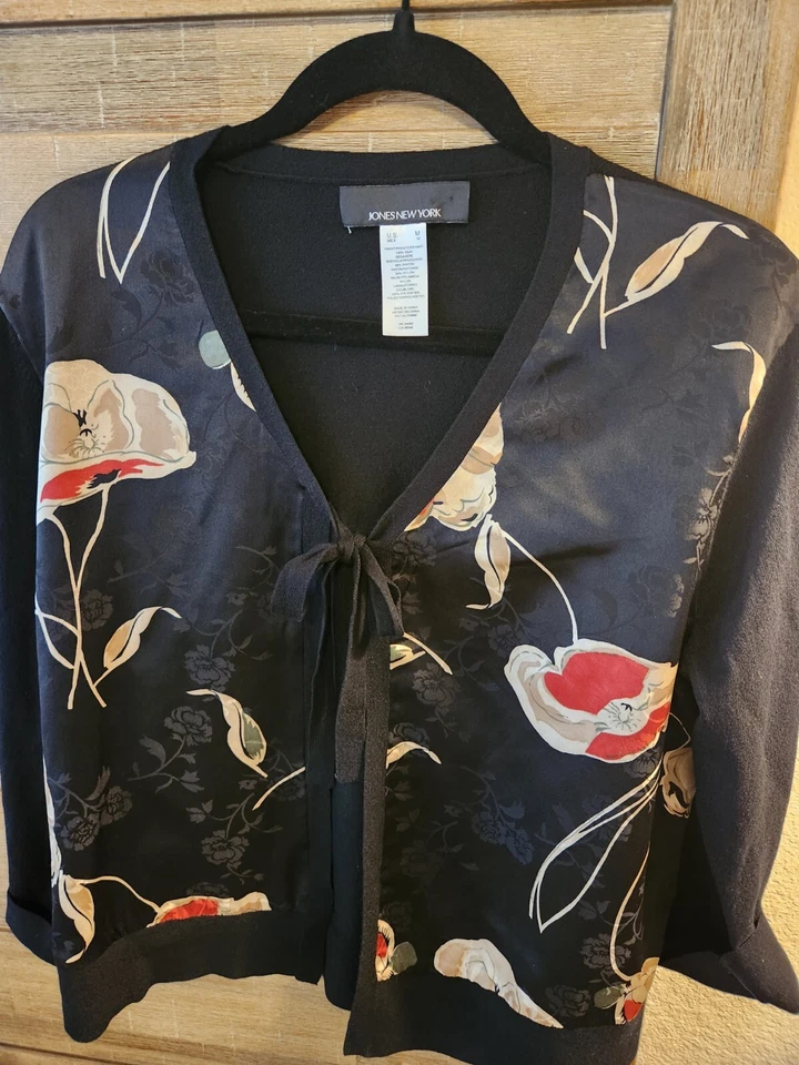 Vintage Jones NY Cardigan, black foral design size M very good condition - Imagem 3 de 4