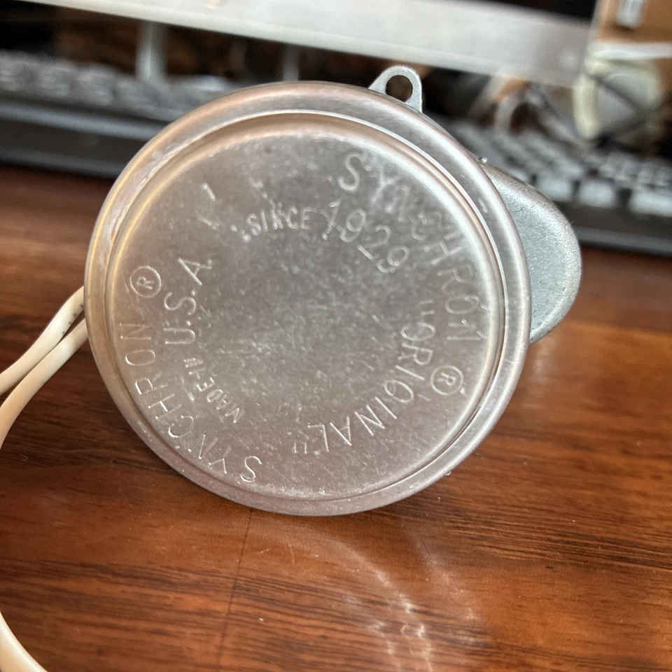 Synchron Clock Motor 630 110V 60HZ 4W 10RPM - Image 2 of 4