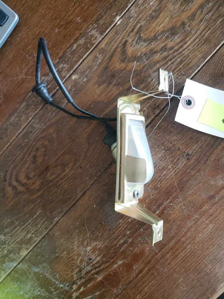 Luz interior dicromática Golg usada remanufacturada OEM Ford Mustang 1969-70 Foto 2 de 4