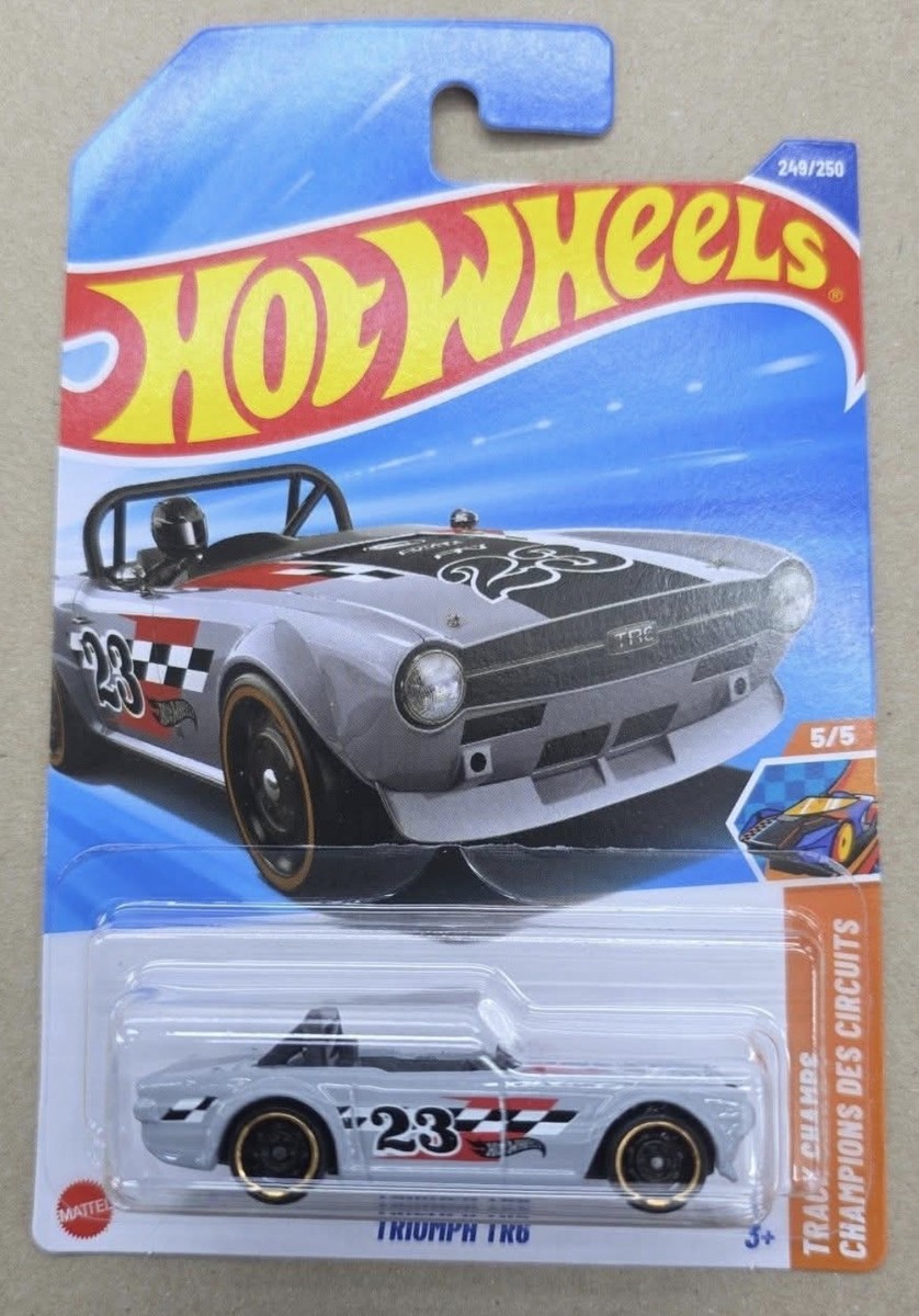 Hot Wheels 2025 Case Q TRIUMPH TR6 Treasure Hunt RTH Long Card