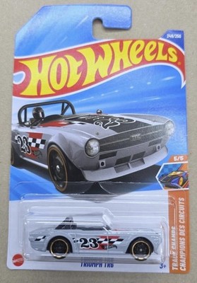 Hot Wheels 2025 Case Q TRIUMPH TR6 Treasure Hunt RTH Long Card