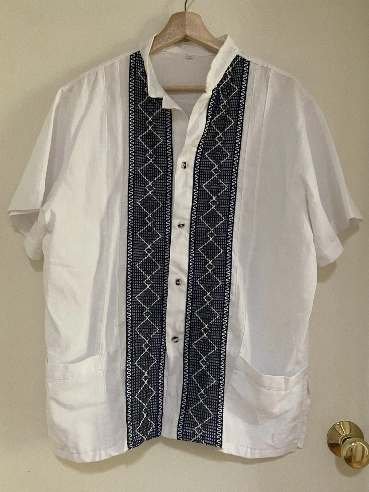 White Linen Cotton Button Down Men’s Made In Mexico Blue embroidered Size 40 M/L